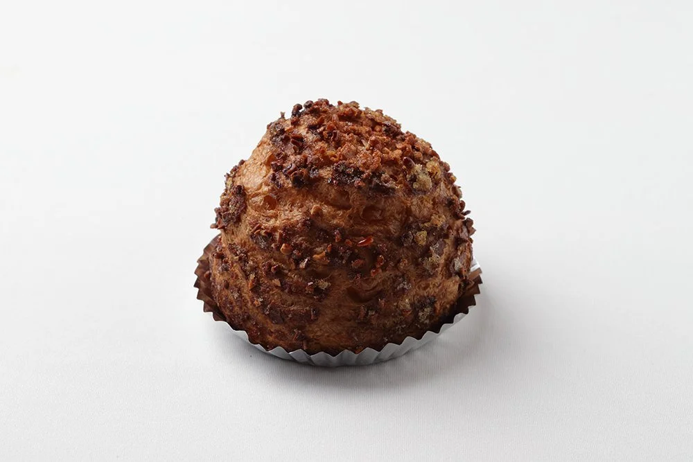 ナッツを散らしたシュークリーム